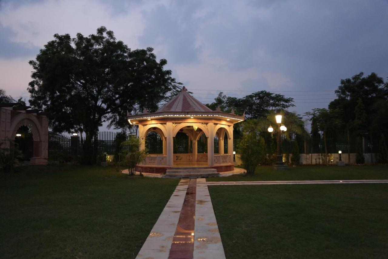 Mann The Palm Retreat Hotel Lucknow Exterior foto